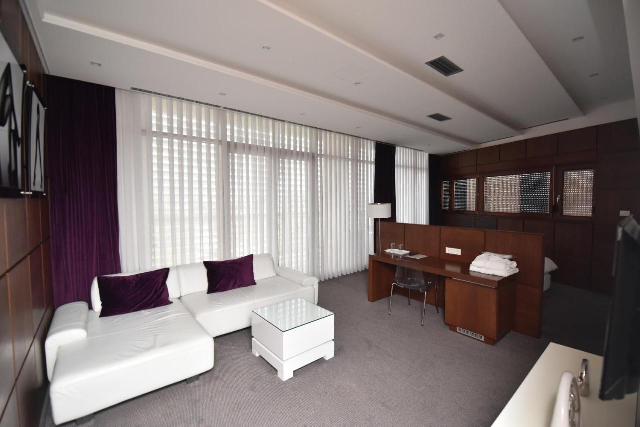 Sesto Senso Hotel เทรบินเย ภายนอก รูปภาพ