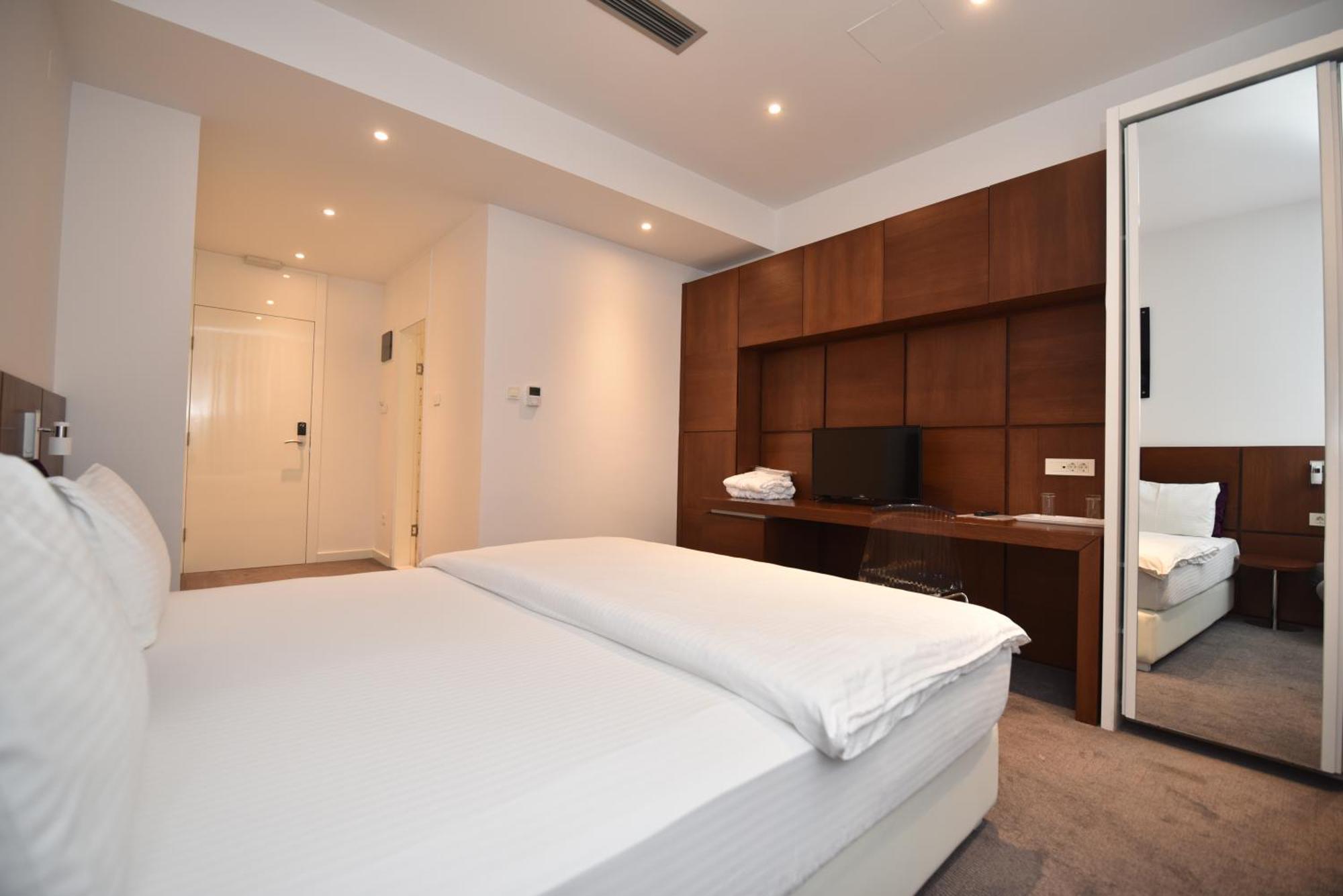Sesto Senso Hotel เทรบินเย ภายนอก รูปภาพ